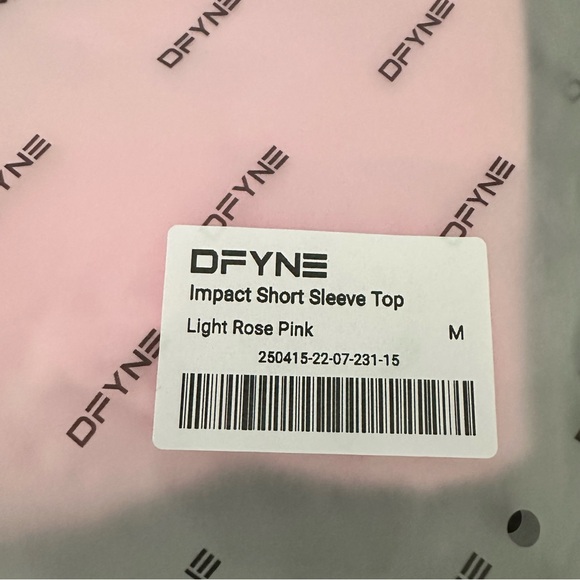 DFYNE Impact Short Sleeve Top Shirt in Light Rose Pink Size Medium NWT - Picture 5 of 5